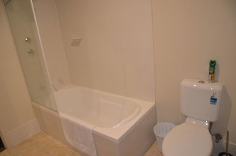Adelaide City Apartment - 3br, 2bath & Carpark - Australian Directory 16