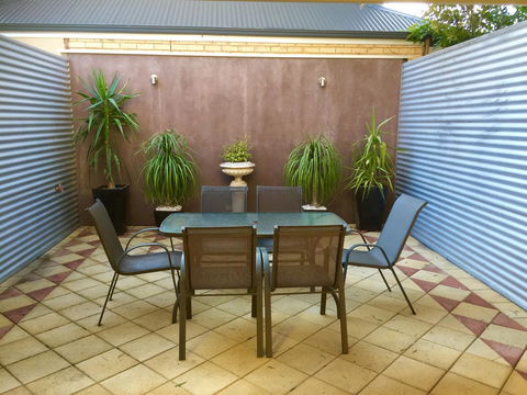 Superb Townhouse In North Adelaide - Australian Directory 21