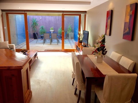 Superb Townhouse In North Adelaide - Australian Directory 20