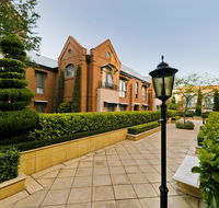 Majestic Old Lion Apartments - Australian Directory
