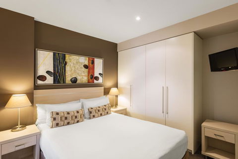 Glenelg Seaside Apartment - Australian Directory 7