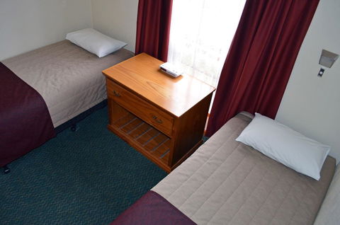 Arkana Motor Inn & Terrace Apartments - Australian Directory 27