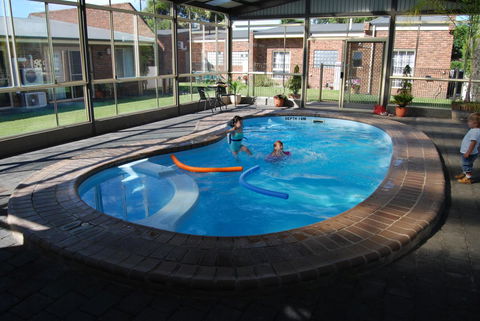 Arkana Motor Inn & Terrace Apartments - Australian Directory 2