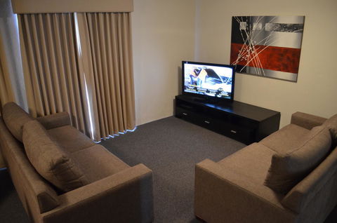 Arkana Motor Inn & Terrace Apartments - Australian Directory 4
