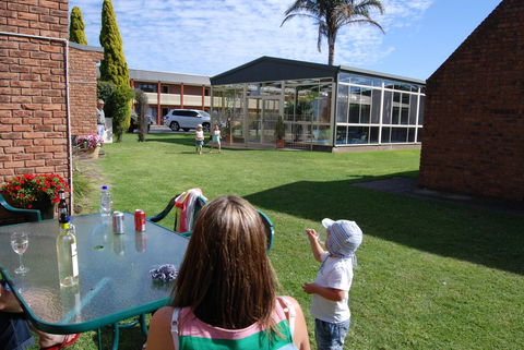 Arkana Motor Inn & Terrace Apartments - Australian Directory 25