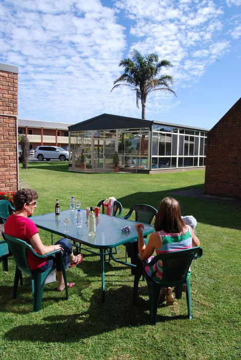 Arkana Motor Inn & Terrace Apartments - Australian Directory 12
