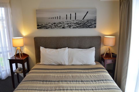 Arkana Motor Inn & Terrace Apartments - Australian Directory 5