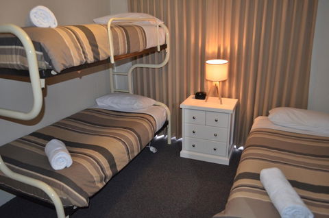 Arkana Motor Inn & Terrace Apartments - Australian Directory 10