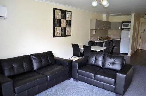 Arkana Motor Inn & Terrace Apartments - Australian Directory 34