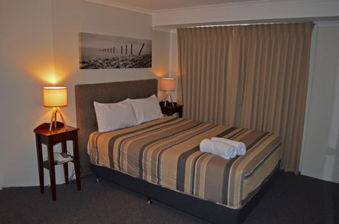 Arkana Motor Inn & Terrace Apartments - Australian Directory 1