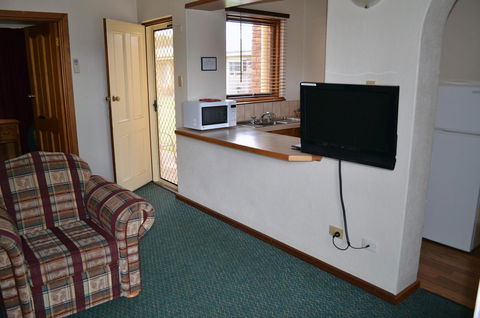 Arkana Motor Inn & Terrace Apartments - Australian Directory 35
