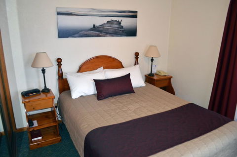 Arkana Motor Inn & Terrace Apartments - Australian Directory 14