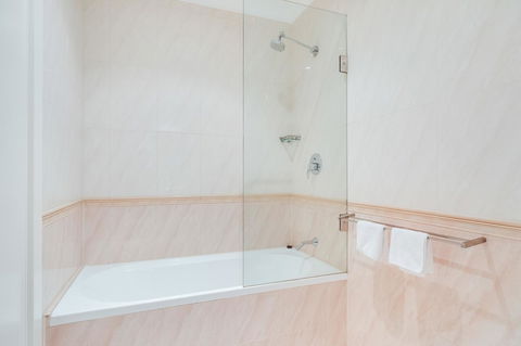 York Apartments On Grenfell - Australian Directory 14