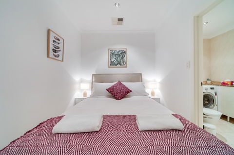 York Apartments On Grenfell - Australian Directory 10