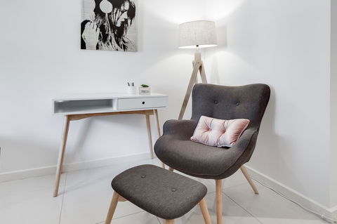 York Apartments On Grenfell - Australian Directory 1