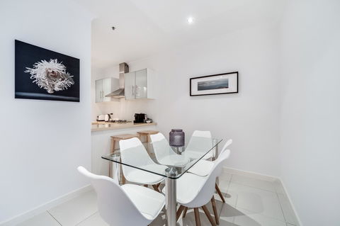 York Apartments On Grenfell - Australian Directory 6