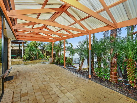 Lakeside - Encounter Bay - Australian Directory 18
