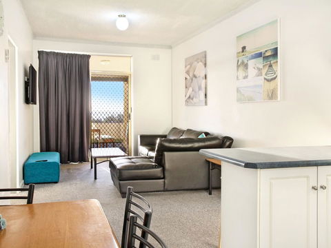Seaview Sunset Holiday Apartments - Australian Directory 37