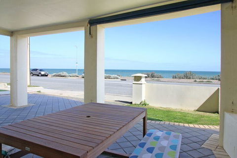 Seaview Sunset Holiday Apartments - Australian Directory 36