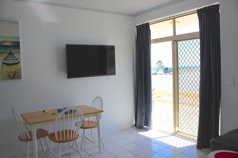 Seaview Sunset Holiday Apartments - Australian Directory 20