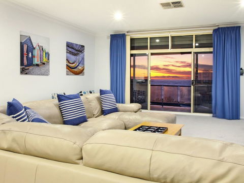 Seaview Sunset Holiday Apartments - Australian Directory 24