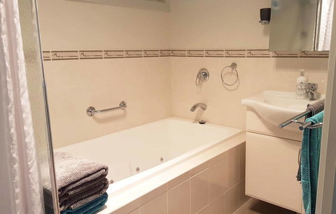 Admirals Inn - Australian Directory 5