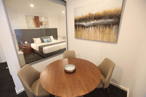 The Palms Apartments - Australian Directory 1