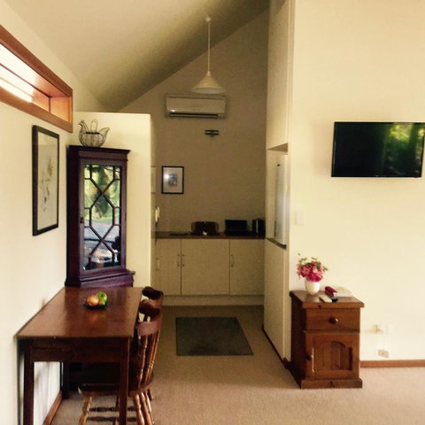 STUDIO ECHUNGA Adelaide Hills - Australian Directory 9