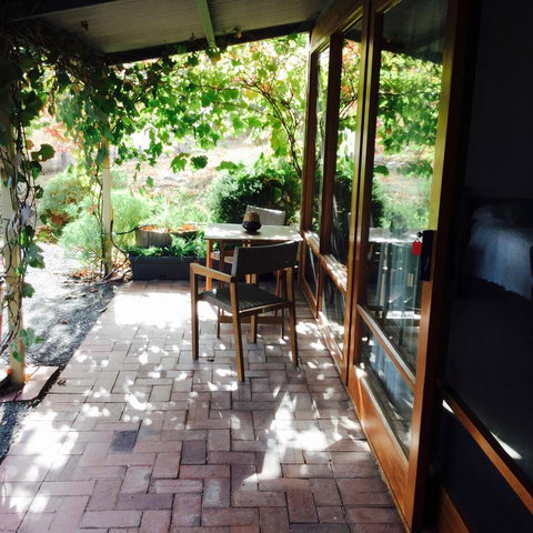 STUDIO ECHUNGA Adelaide Hills - Australian Directory 1