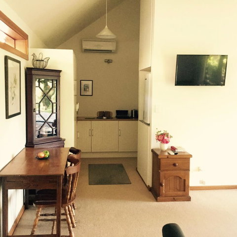 STUDIO ECHUNGA Adelaide Hills - Australian Directory 2