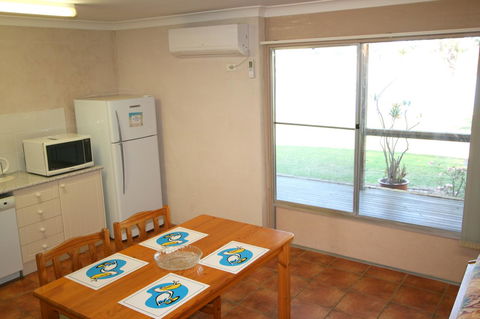 Lake Edge Apartments - Australian Directory 14