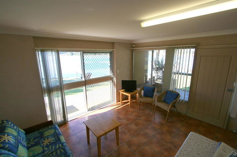 Lake Edge Apartments - Australian Directory 10