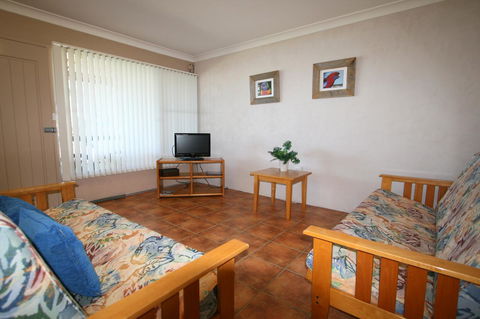 Lake Edge Apartments - Australian Directory 15