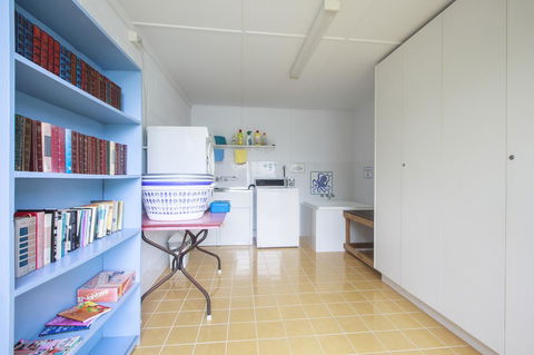 Lake Edge Apartments - Australian Directory 4
