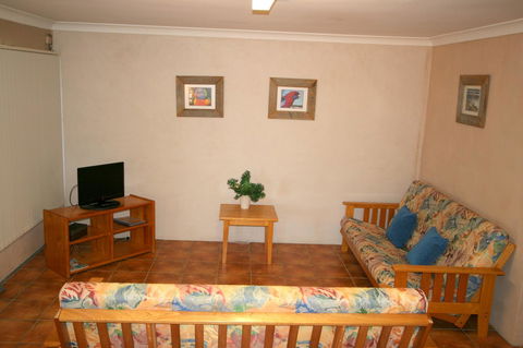 Lake Edge Apartments - Australian Directory 27