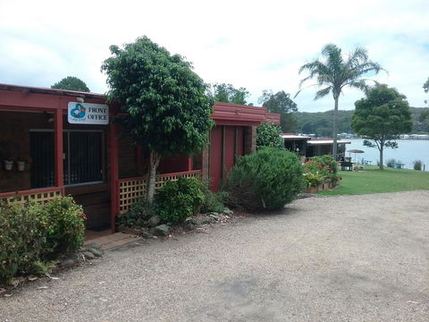 Lake Edge Apartments - Australian Directory 1