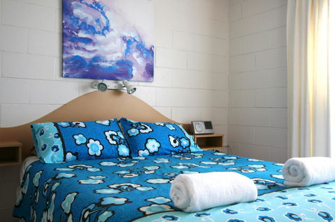 Lake Edge Apartments - Australian Directory 5