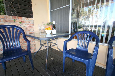 Lake Edge Apartments - Australian Directory 12