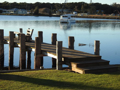 Lake Edge Apartments - Australian Directory 21