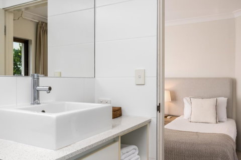 Bayview Beachfront Apartments, In Town Right On The Beach - Australian Directory 31