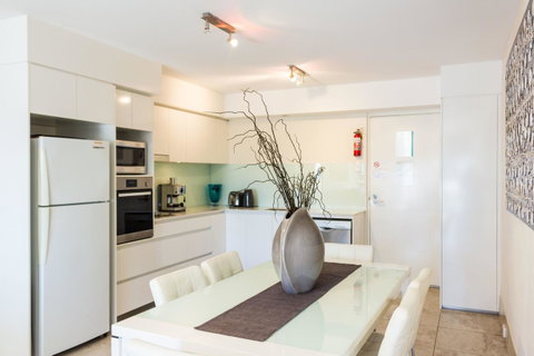 Bayview Beachfront Apartments, In Town Right On The Beach - Australian Directory 42
