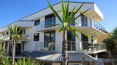 Bayview Beachfront Apartments, In Town Right On The Beach - Australian Directory 14