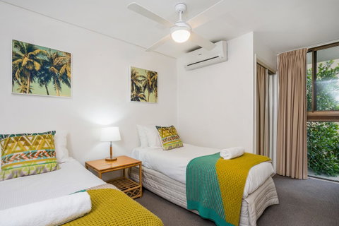 Bayview Beachfront Apartments, In Town Right On The Beach - Australian Directory 34