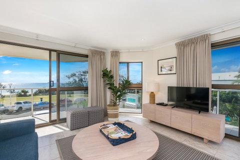 Bayview Beachfront Apartments, In Town Right On The Beach - Australian Directory 36