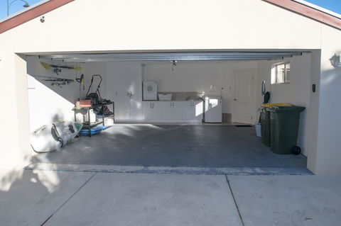 Longreach At Port Elliot - Australian Directory 23