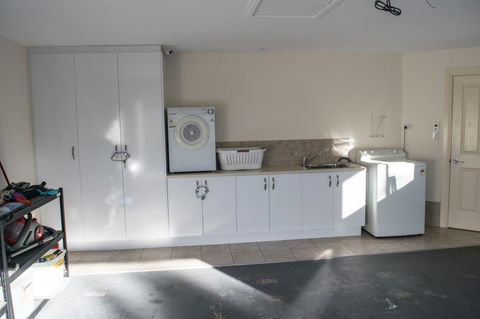 Longreach At Port Elliot - Australian Directory 25