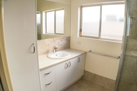 Longreach At Port Elliot - Australian Directory 22