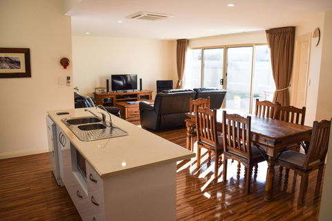 Longreach At Port Elliot - Australian Directory 8