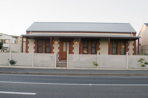 Longreach At Port Elliot - Australian Directory 1