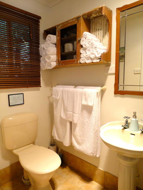 Aldgate Valley Bed And Breakfast - Australian Directory 27